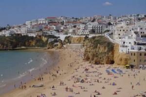 Where to relax in Portugal and when is the best time to go there?