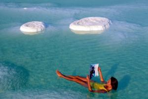 Водоемы с самой соленой водой на Земле: в сравнении с ними вода в Мертвом море покажется водопроводной (9 фото)